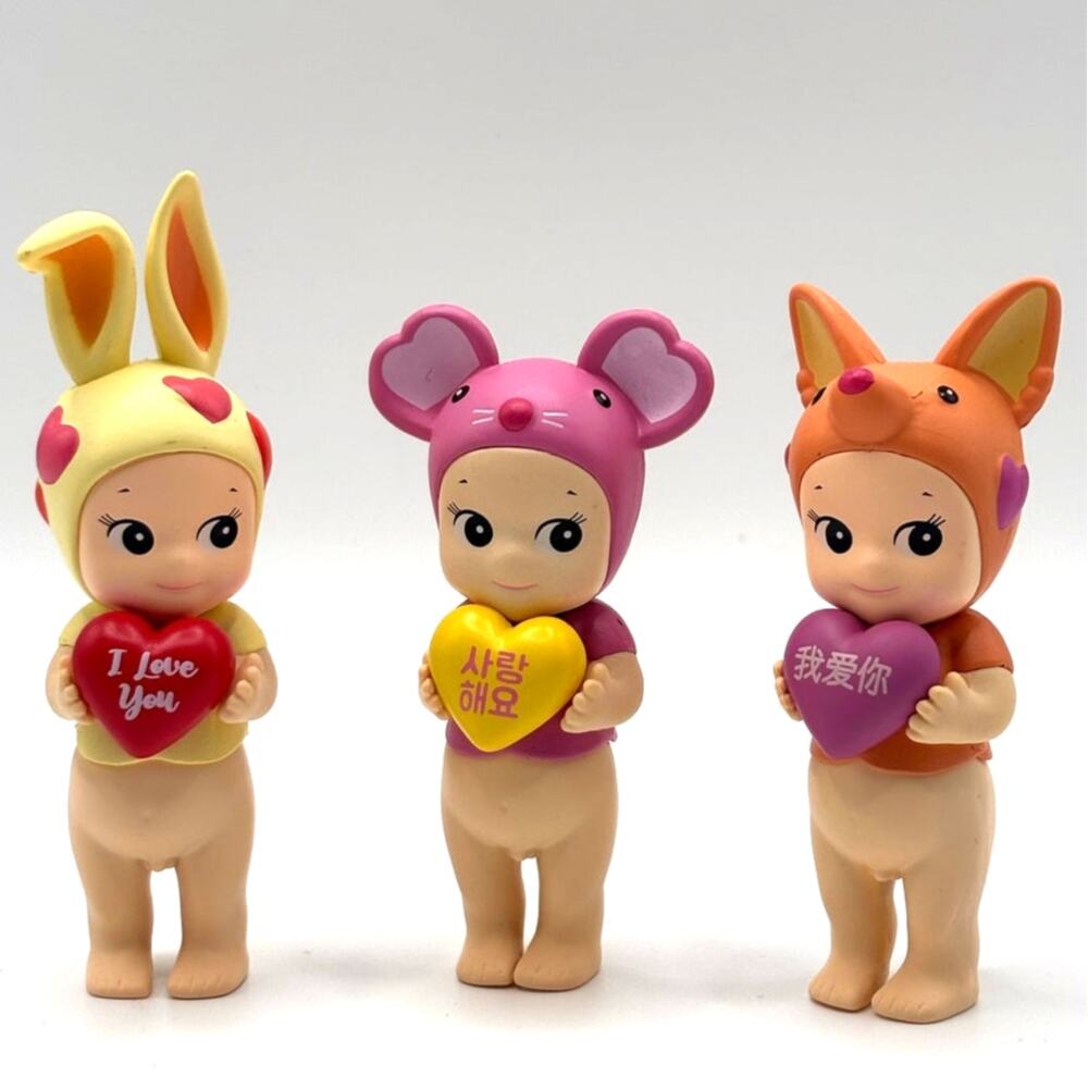 Set of 3 New Unbranded Kewpie/Angel Mini Figures, Love Message Costumes